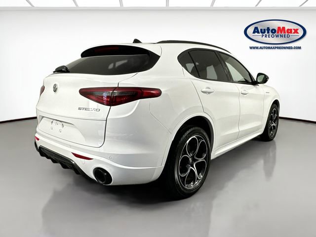 Used 2022 Alfa Romeo Stelvio Veloce image 2