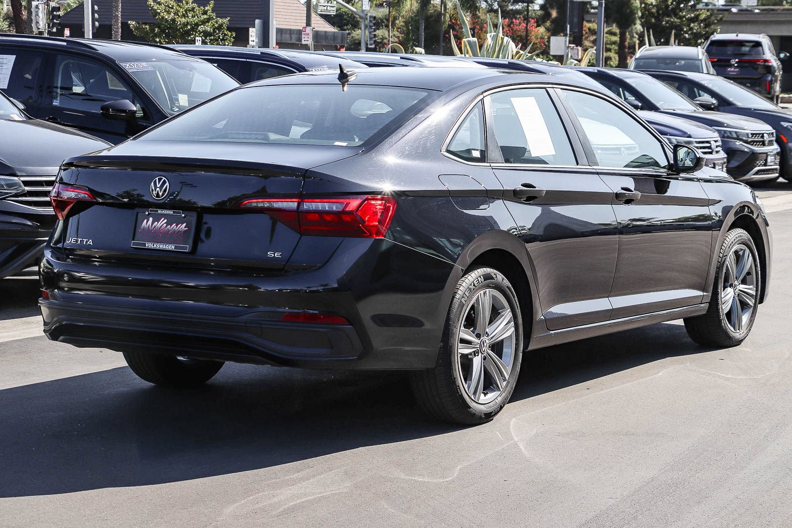 Used 2024 Volkswagen Jetta SE FWD image 6