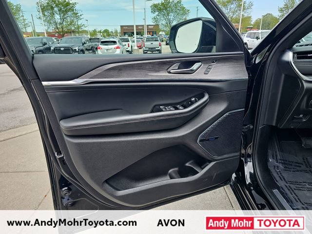 Used 2021 Jeep Grand Cherokee L Overland w/ Luxury Tech Group IV AWD/4WD image 11