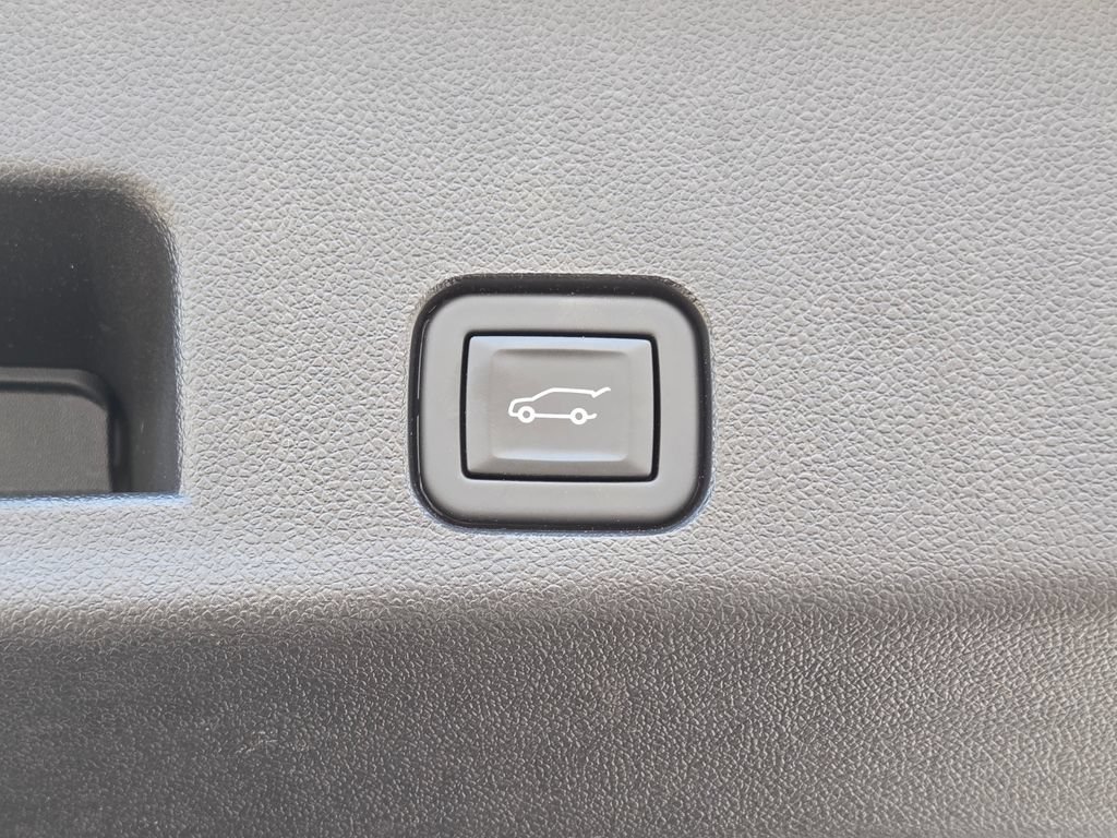 Used 2024 Chevrolet Traverse Z71 w/ LPO, Floor Liner Package AWD/4WD image 28