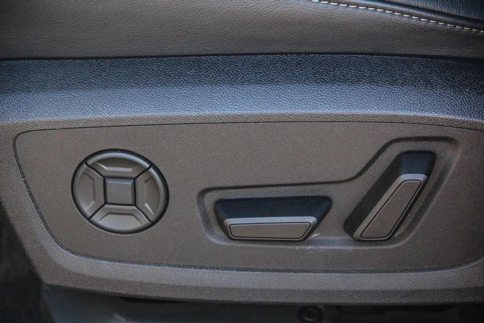 Certified 2025 Audi Q6 e-tron Premium w/ Convenience Package image 21