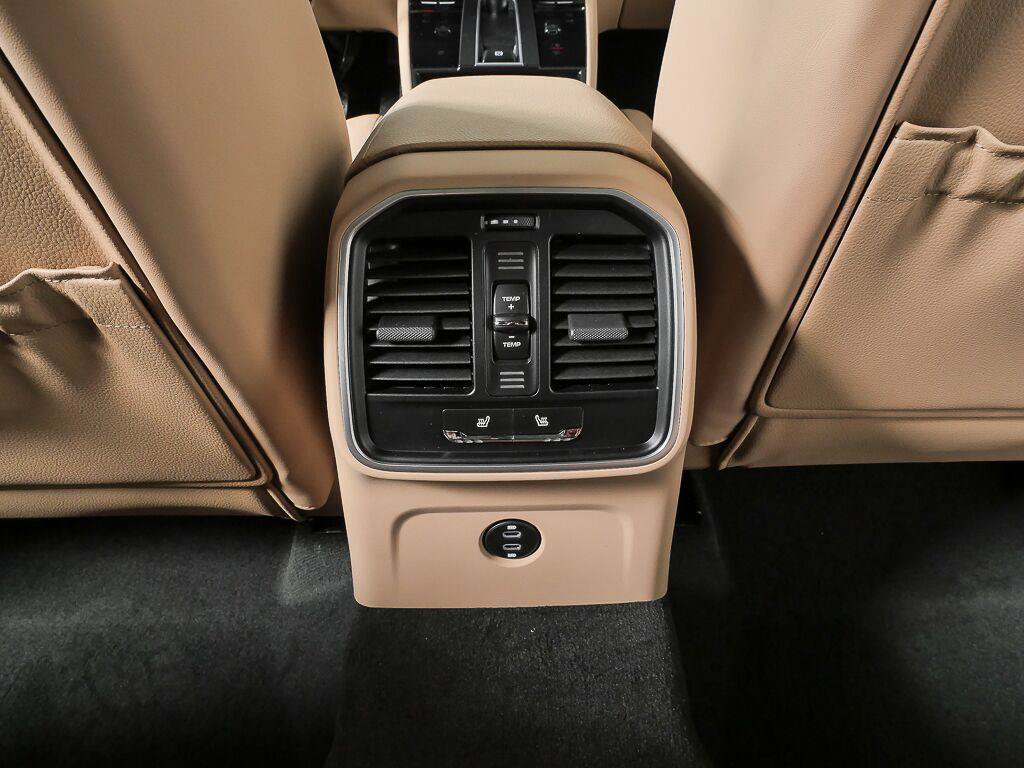 Certified 2026 Porsche Macan AWD/4WD image 20
