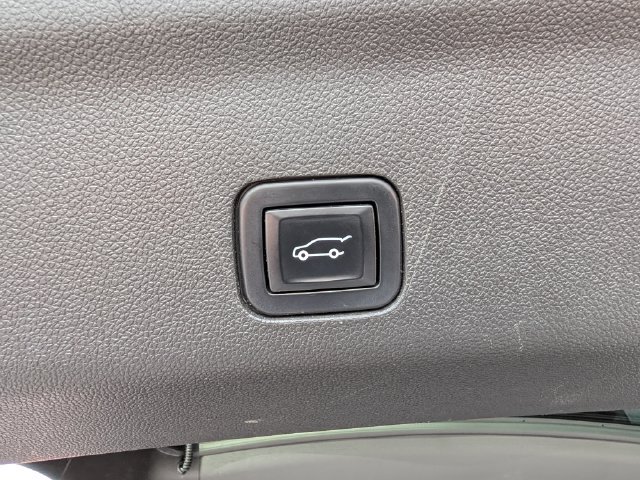 Used 2022 Chevrolet Tahoe RST w/ Luxury Package AWD/4WD image 22