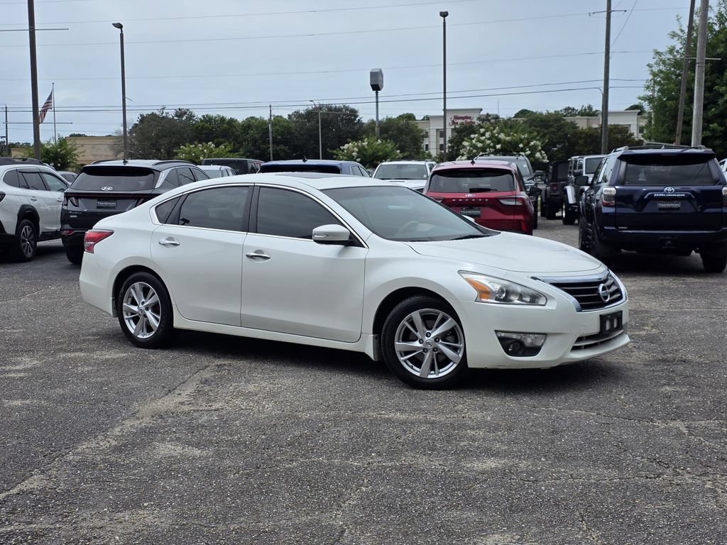 Used 2015 Nissan Altima 2.5 SL w/ Moonroof Package FWD image 2