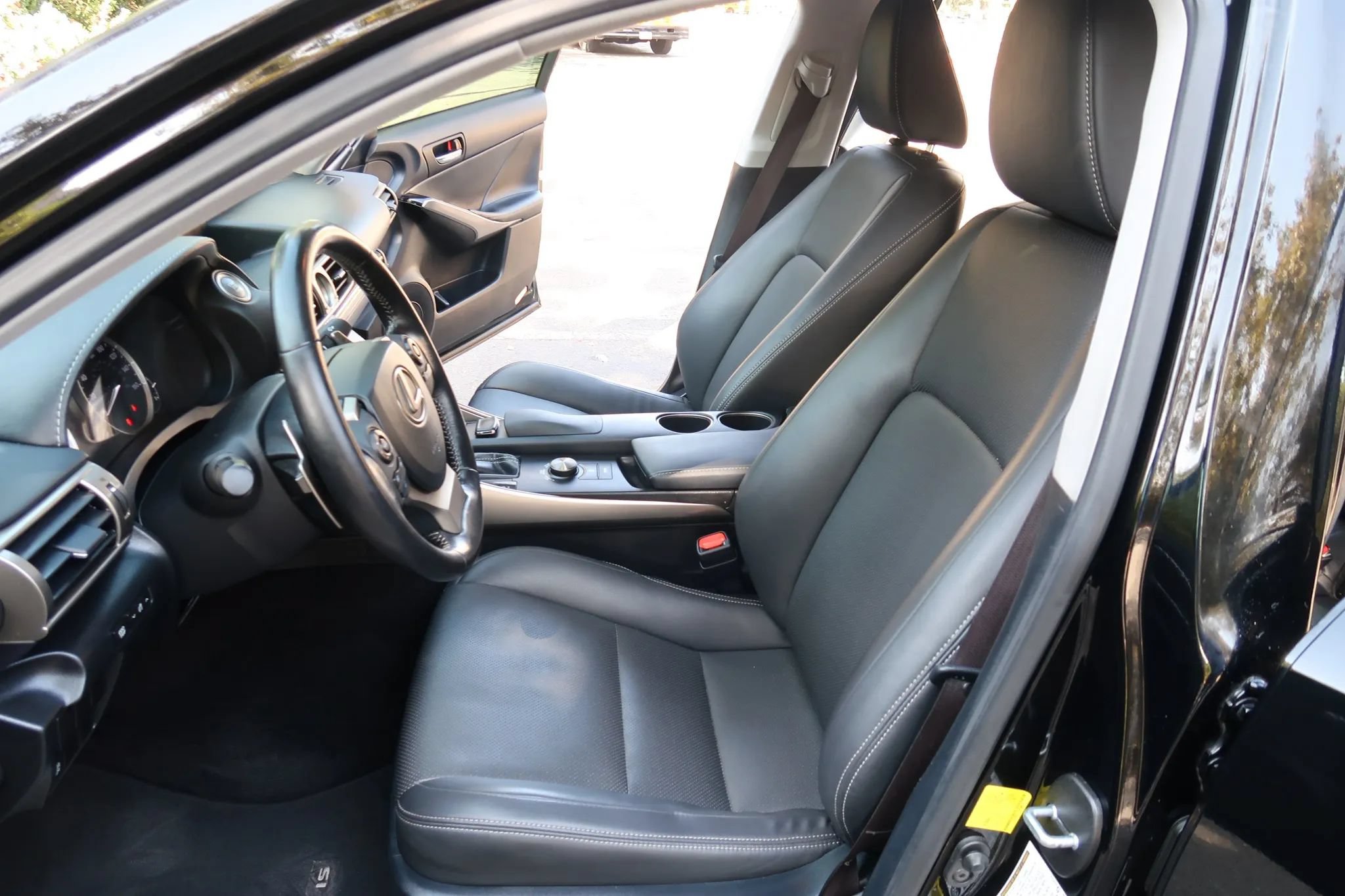 Used 2016 Lexus IS 300 AWD image 17