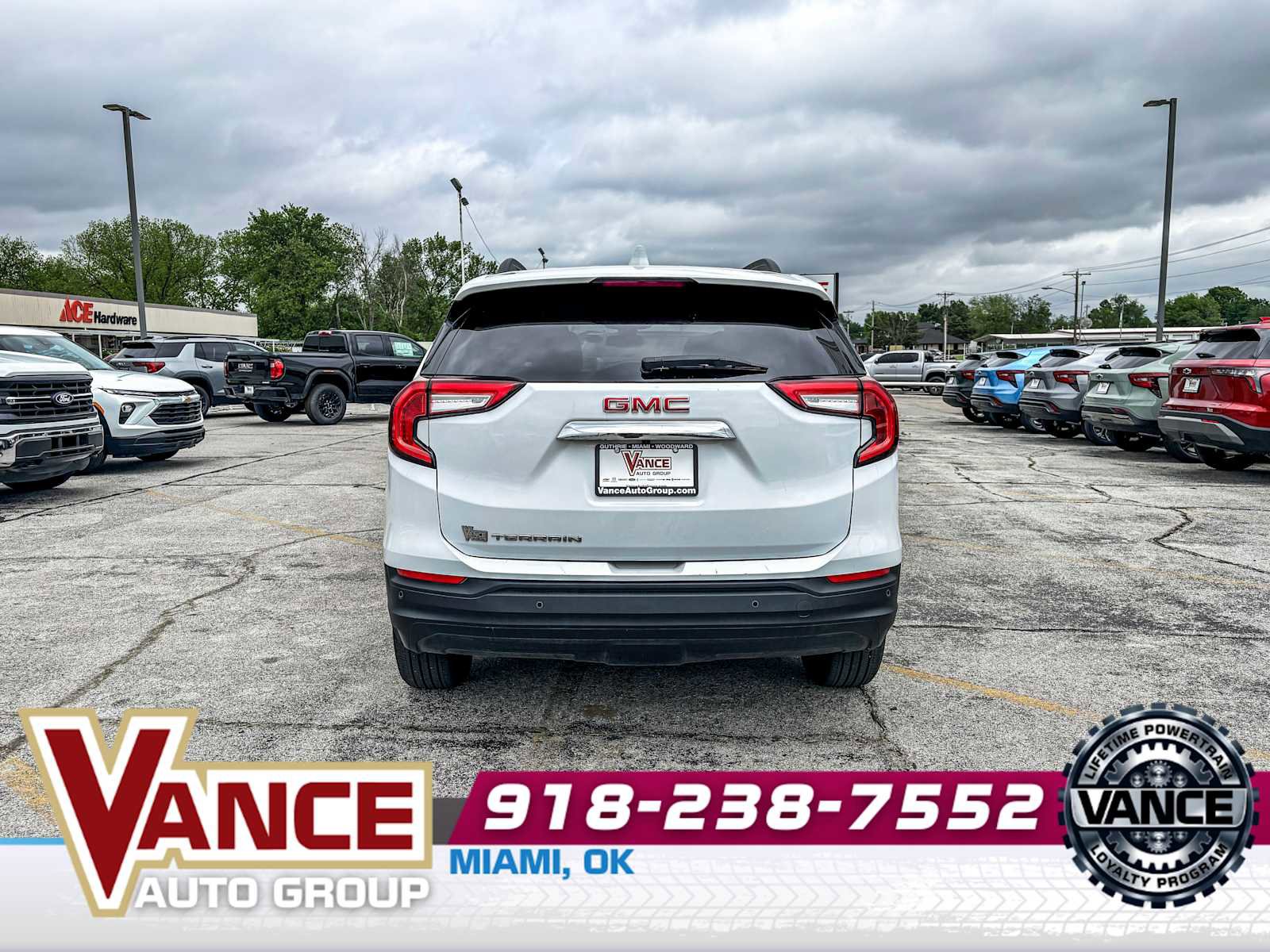 Used 2024 GMC Terrain SLE w/ Driver Convenience Package FWD image 6