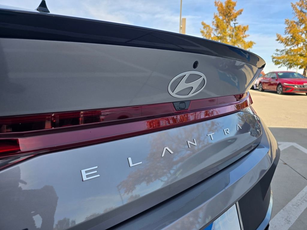 Used 2025 Hyundai Elantra Sport image 6
