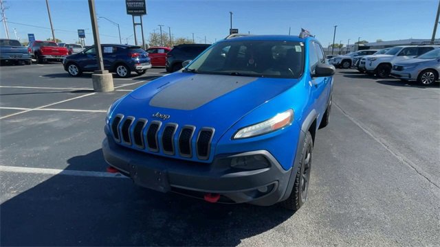 Used 2017 Jeep Cherokee Trailhawk image 5