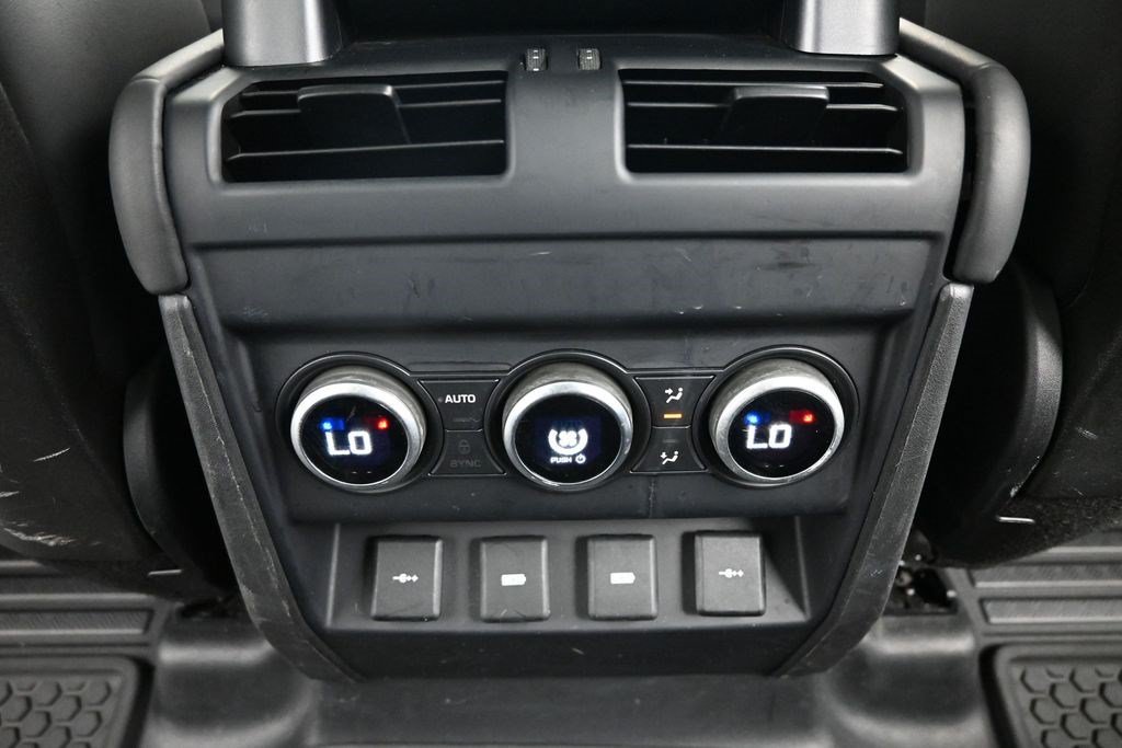Used 2020 Land Rover Defender 110 SE AWD/4WD image 21