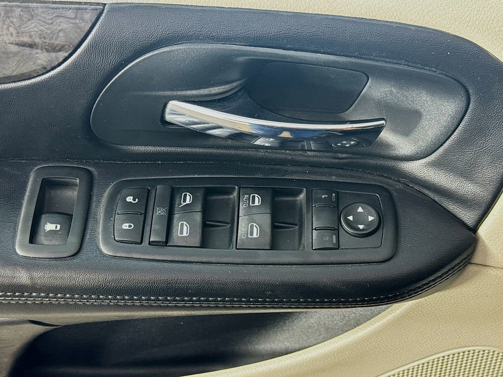 Used 2012 Dodge Grand Caravan SXT image 18