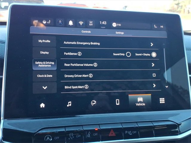 Used 2024 Jeep Compass Limited image 8