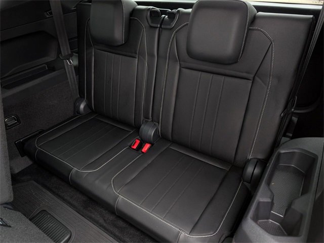 Used 2023 Volkswagen Tiguan SE R-Line image 26