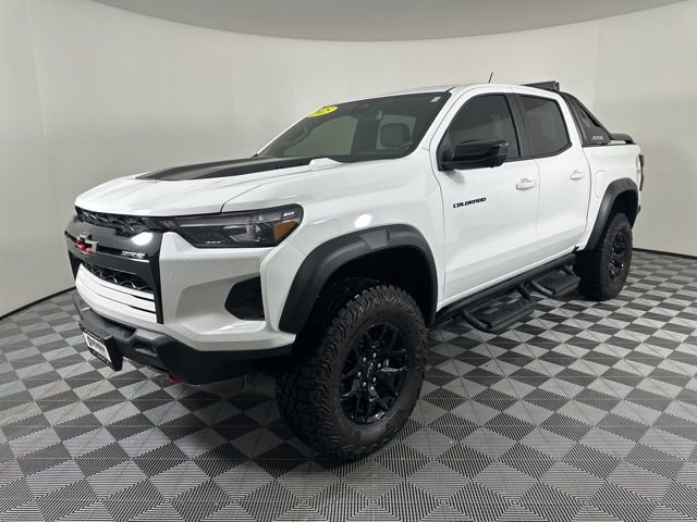 Used 2025 Chevrolet Colorado ZR2 w/ Midnight Edition image 6