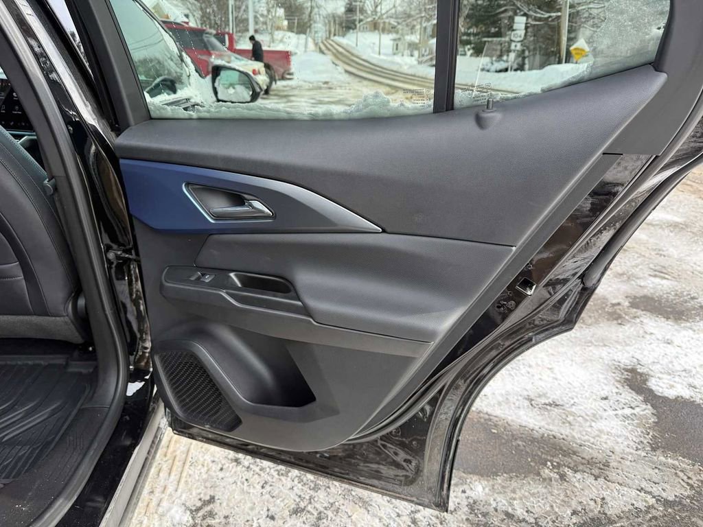 Used 2025 Chevrolet Equinox EV LT w/ Convenience Package image 28