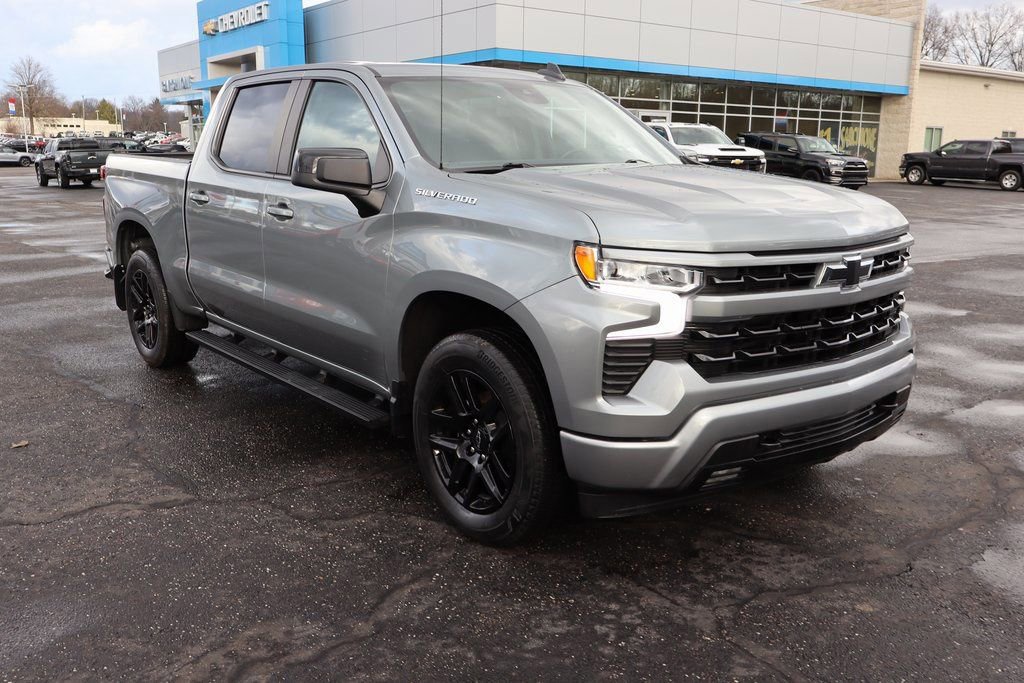 Used 2023 Chevrolet Silverado 1500 RST image 2
