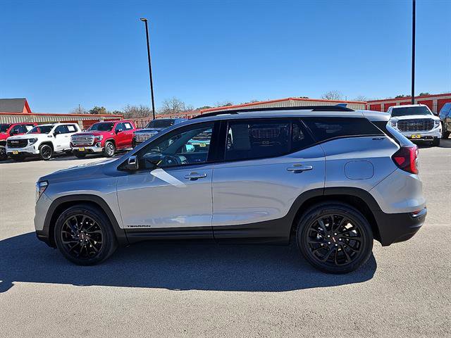 Used 2023 GMC Terrain SLT w/ Tech Package image 2