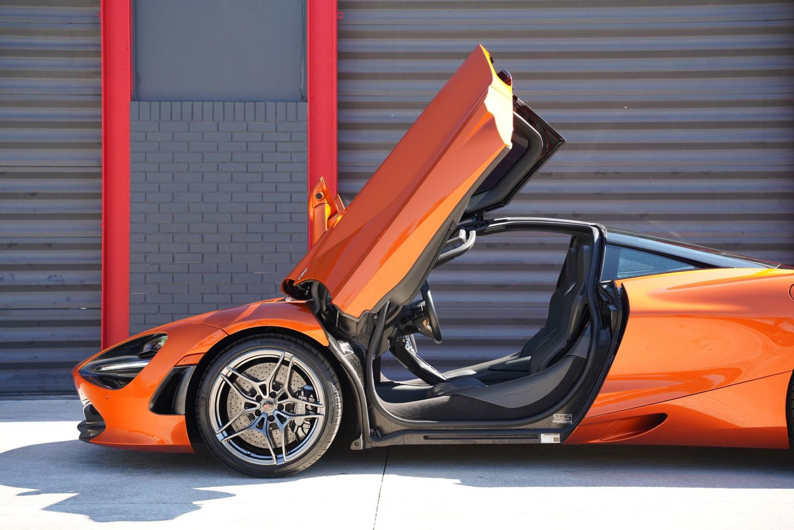 Used 2018 McLaren 720S Luxury image 2