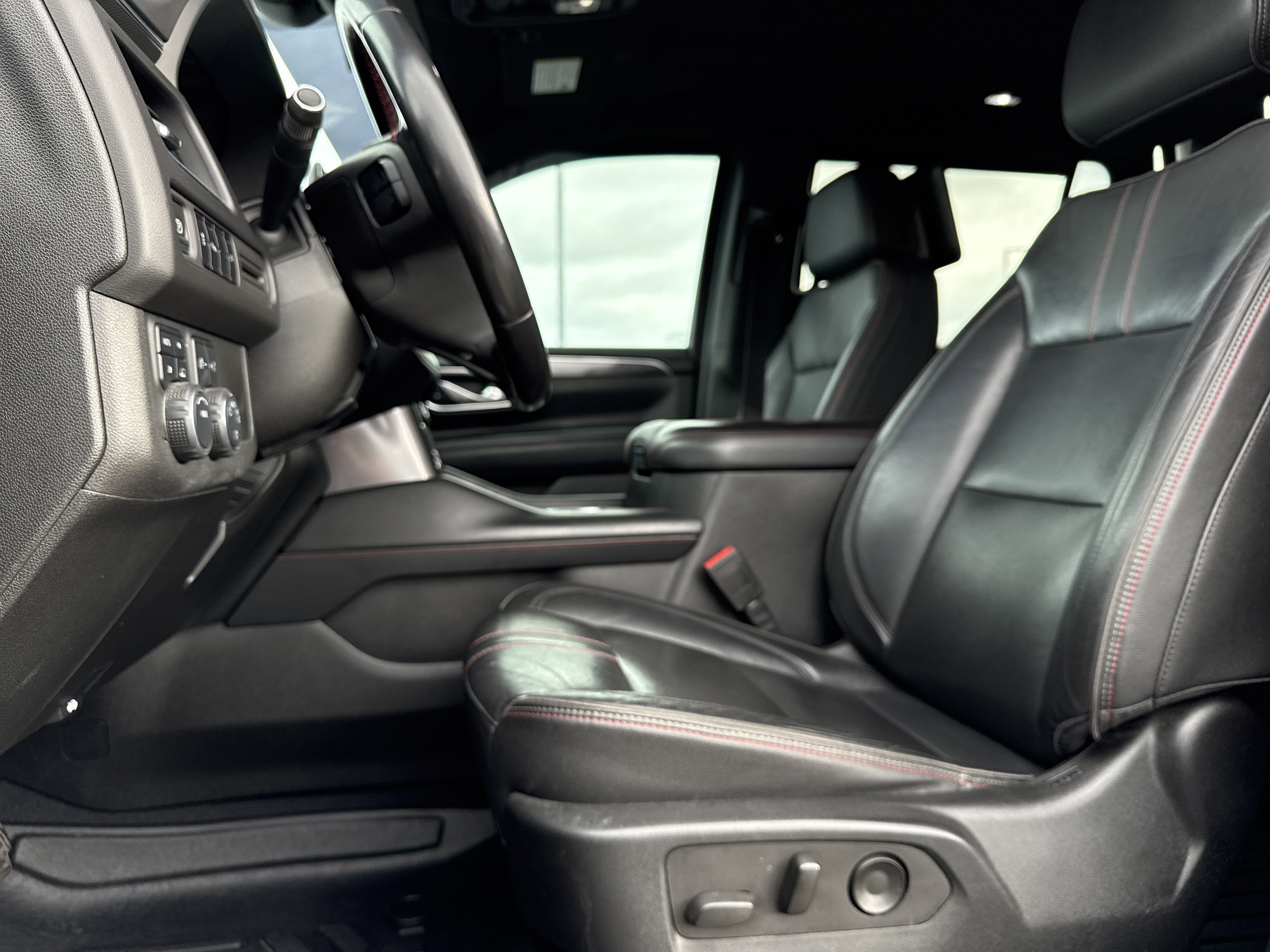 Used 2021 Chevrolet Suburban RST w/ Rear Media and Nav Package image 27