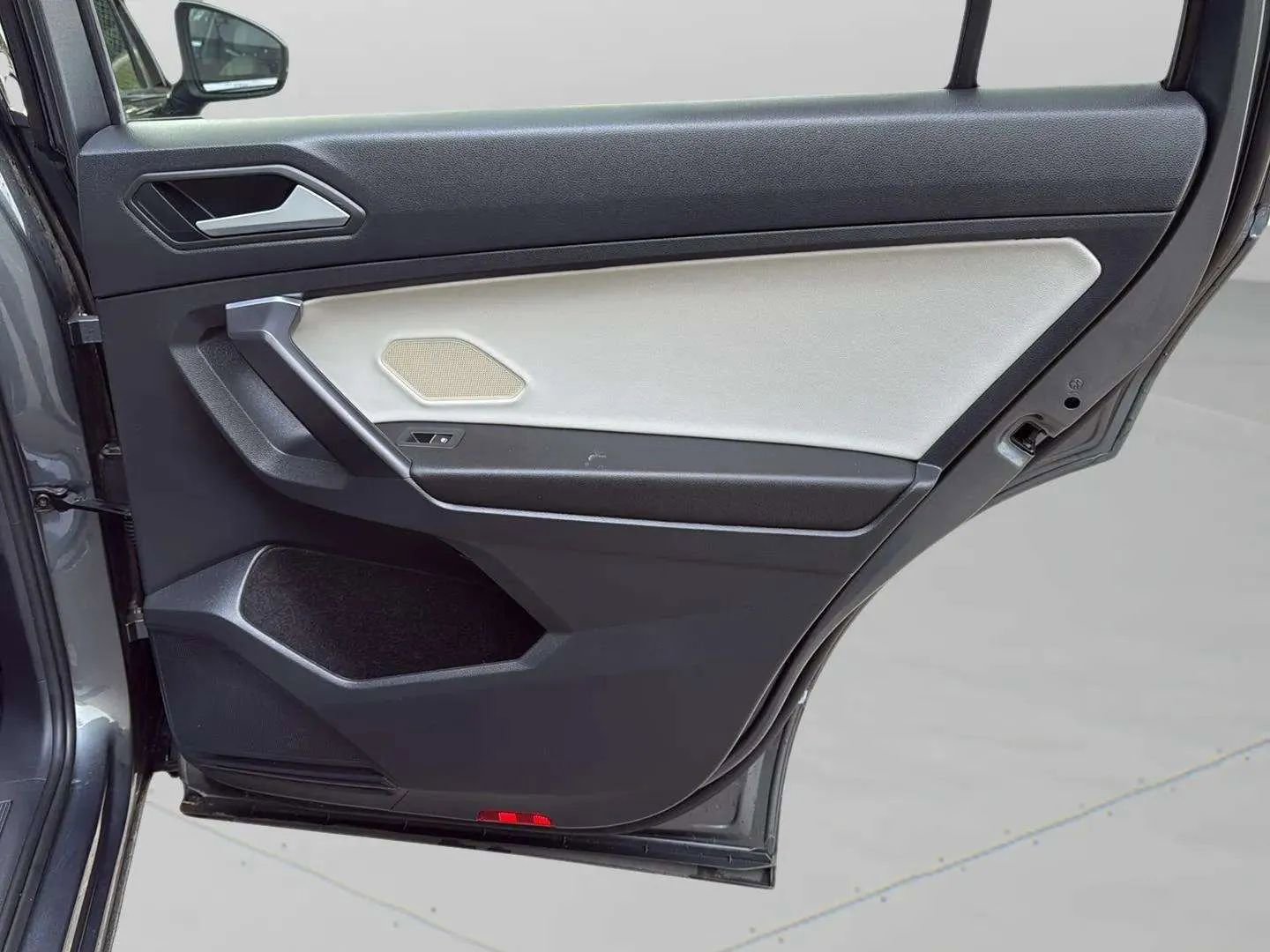 Used 2021 Volkswagen Tiguan SEL image 21