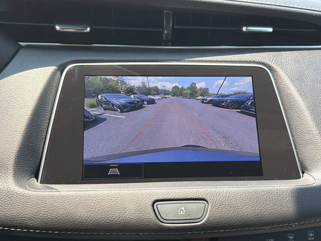 Certified 2022 Cadillac XT4 Luxury w/ Driver Awareness Package FWD image 10