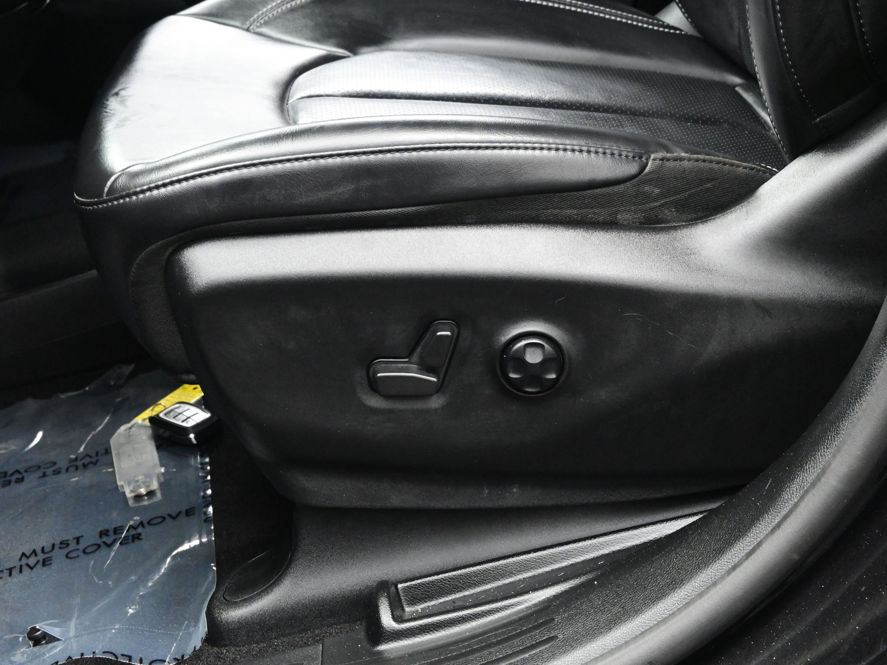 Used 2023 Chrysler Pacifica Touring-L w/ S Appearance Package image 11