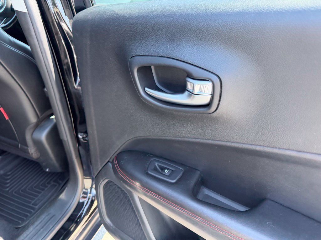 Used 2019 Jeep Compass Trailhawk w/ Cold Weather Group AWD/4WD image 34