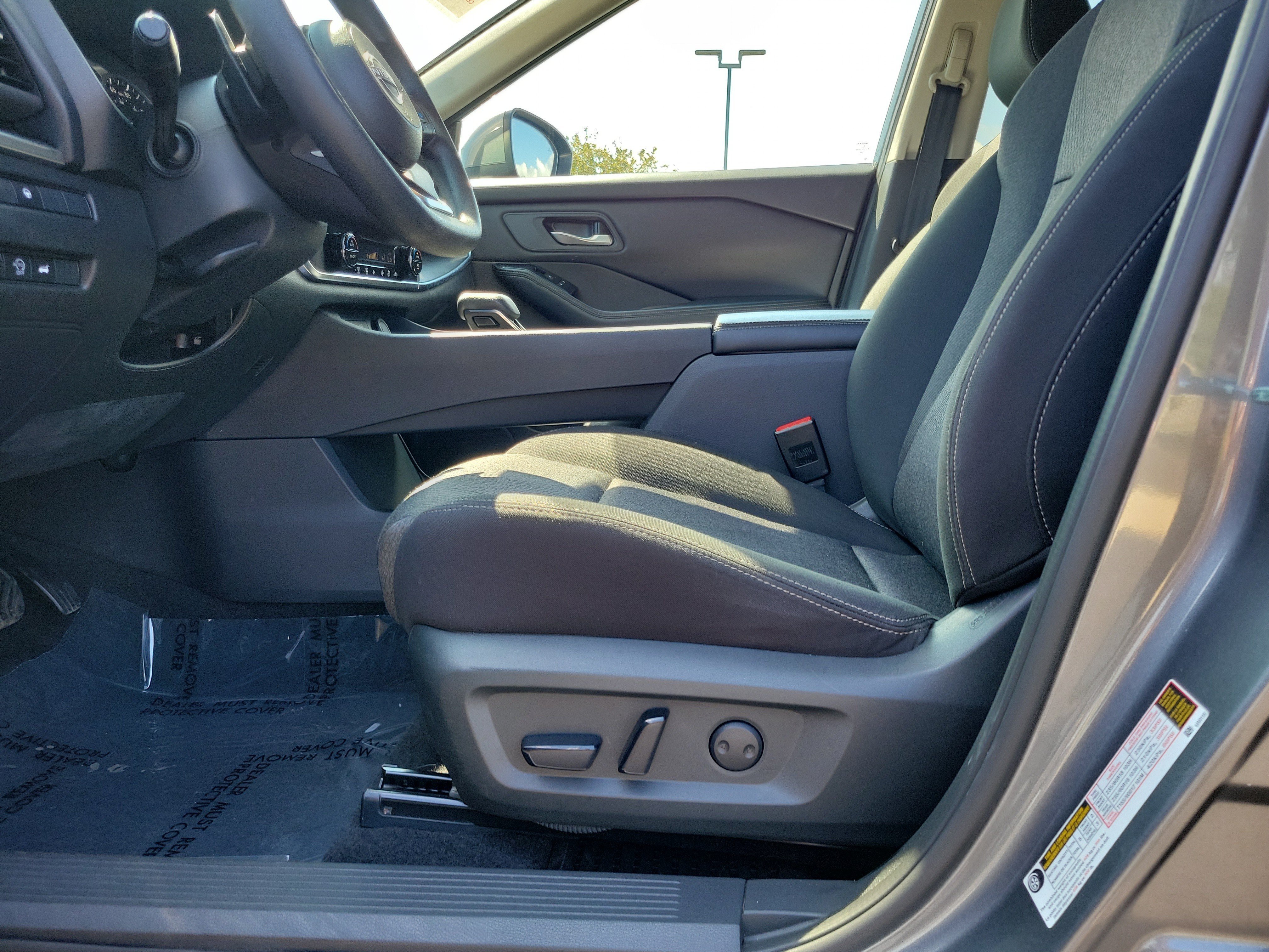 Certified 2024 Nissan Rogue SV FWD image 16