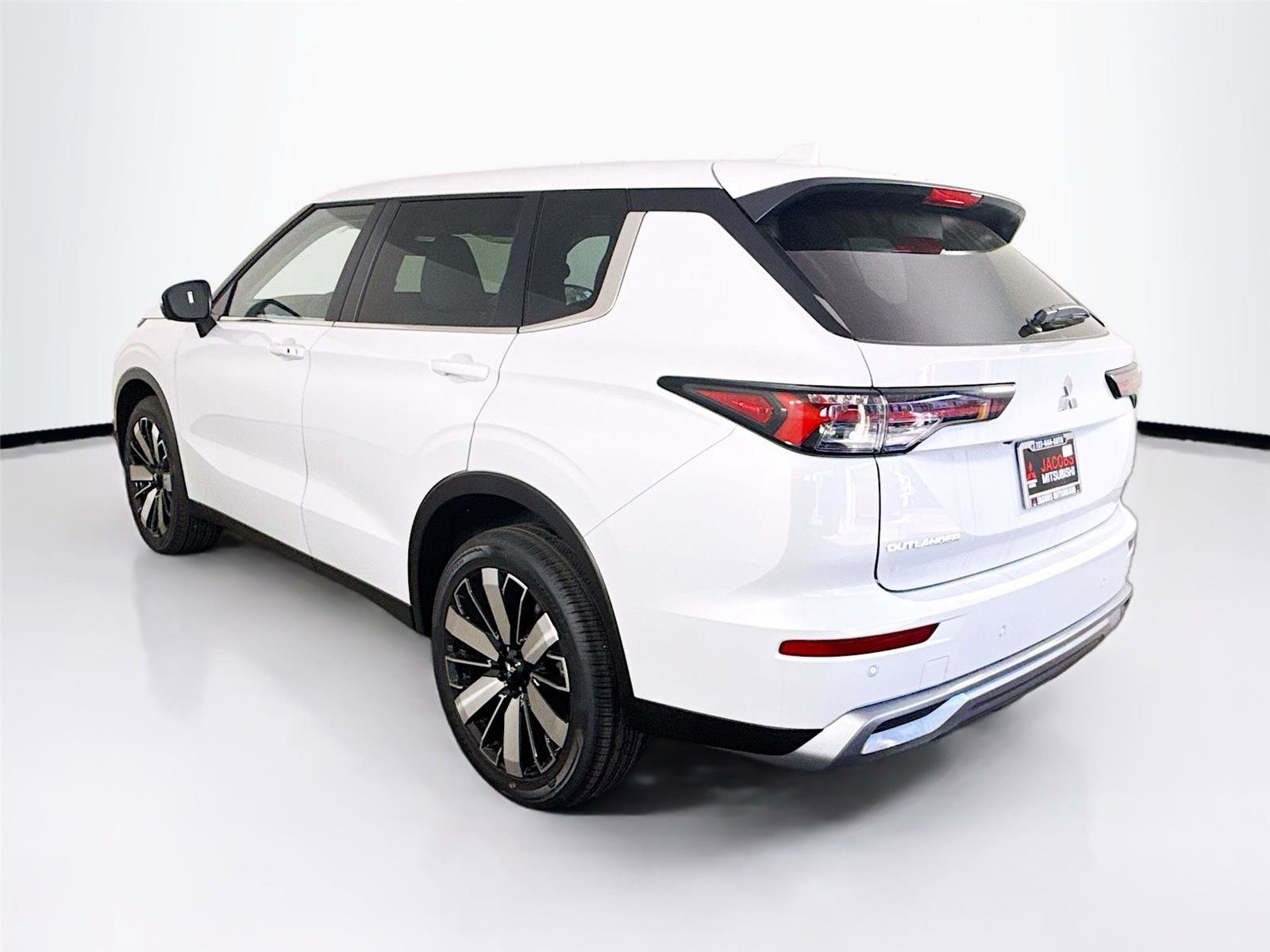 New 2026 Mitsubishi Outlander SE image 27