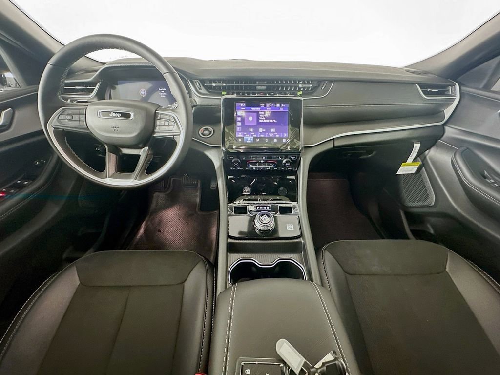 New 2025 Jeep Grand Cherokee Altitude image 9