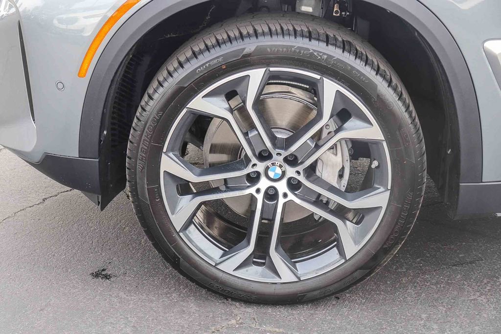 Used 2025 BMW X5 sDrive40i w/ Premium Package image 11