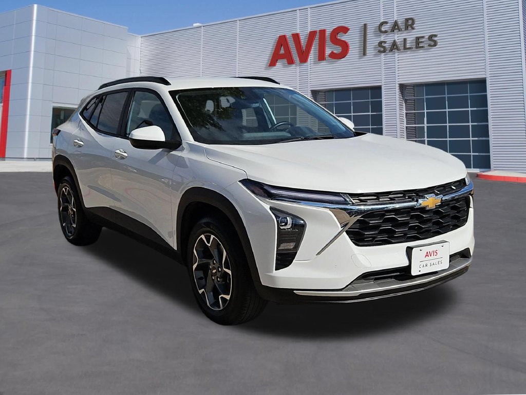 Used 2025 Chevrolet Trax LT w/ LT Convenience Package FWD image 3