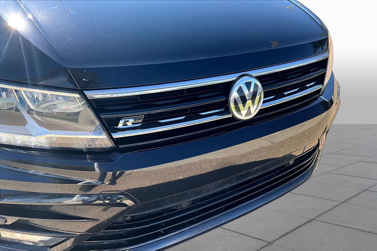 Used 2020 Volkswagen Tiguan SE R-Line AWD/4WD image 37