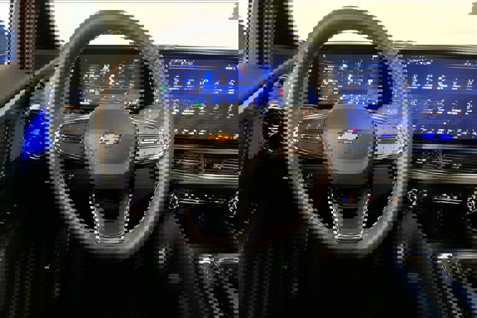 Used 2025 Chevrolet Equinox EV LT w/ Convenience Package FWD image 5