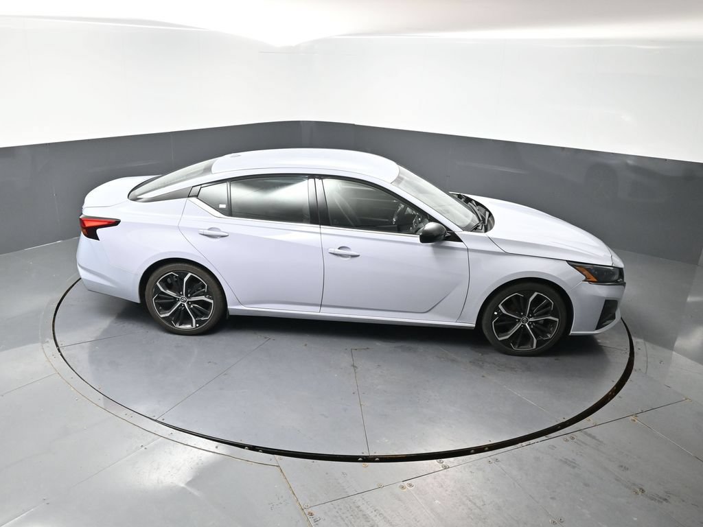 Used 2024 Nissan Altima 2.5 SR FWD image 14