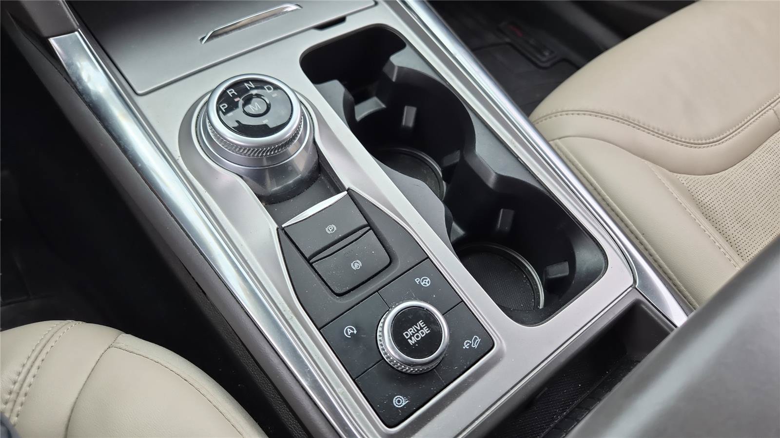 Used 2020 Ford Explorer Platinum w/ Premium Technology Package AWD/4WD image 22