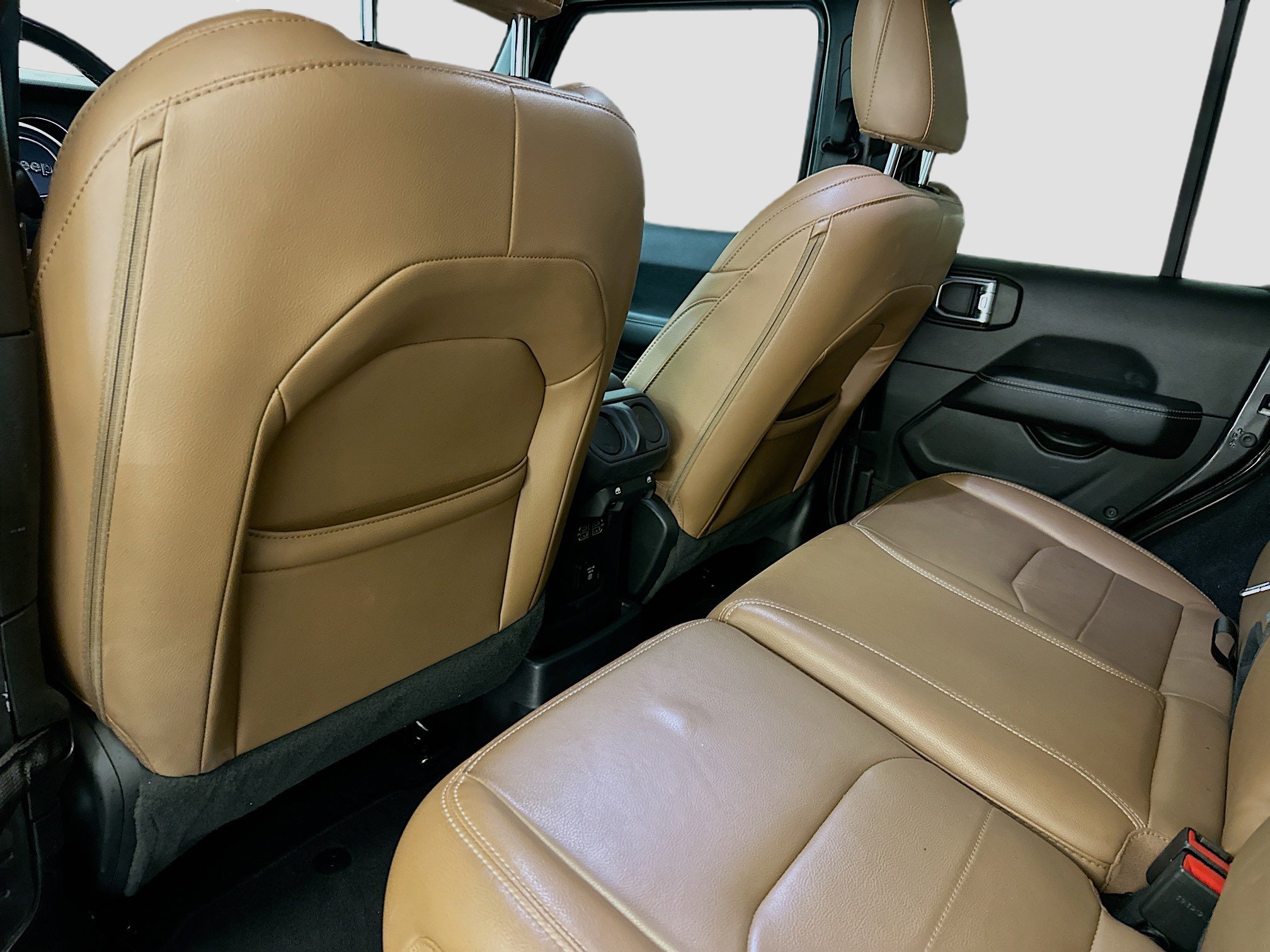 Used 2021 Jeep Wrangler Sahara w/ Cold Weather Group image 28