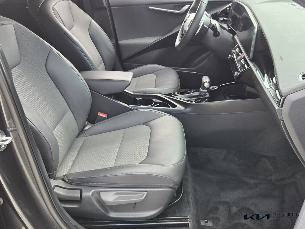 Certified 2024 Kia Niro EX FWD image 18