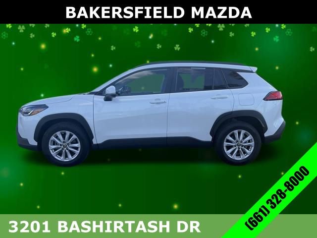 Used 2024 Toyota Corolla Cross LE image 2