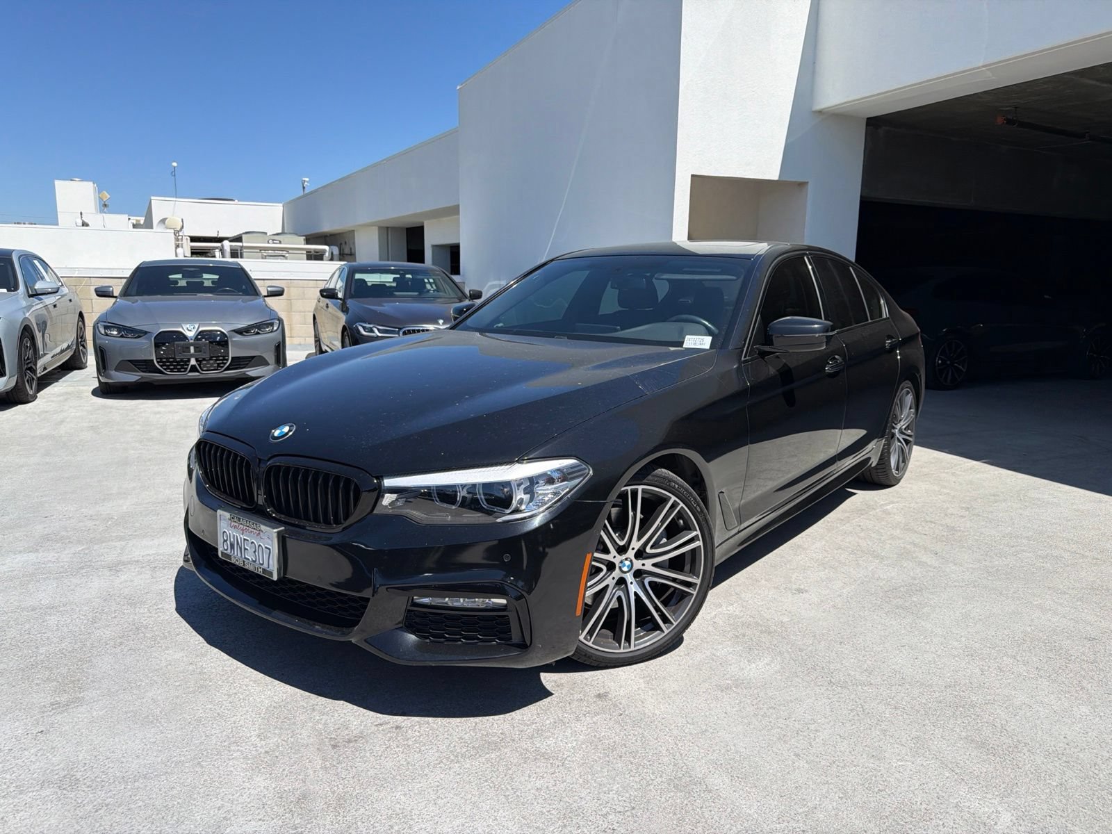 Used 2018 BMW 540i w/ M Sport Package RWD image 3