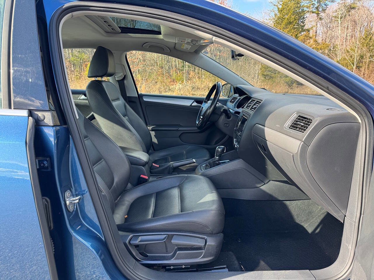 Used 2015 Volkswagen Jetta SE FWD image 14