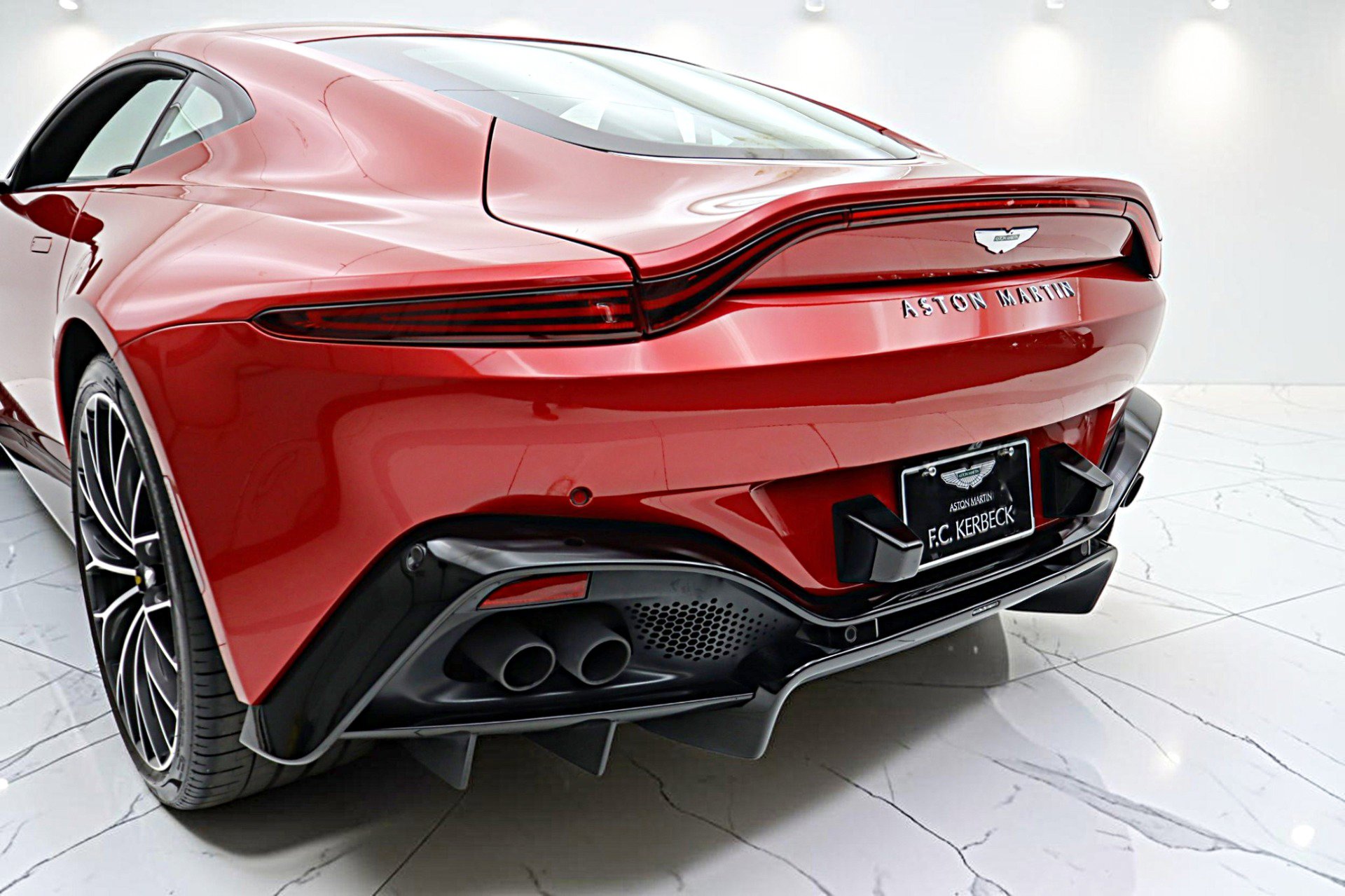Used 2023 Aston Martin V8 Vantage Coupe RWD image 15