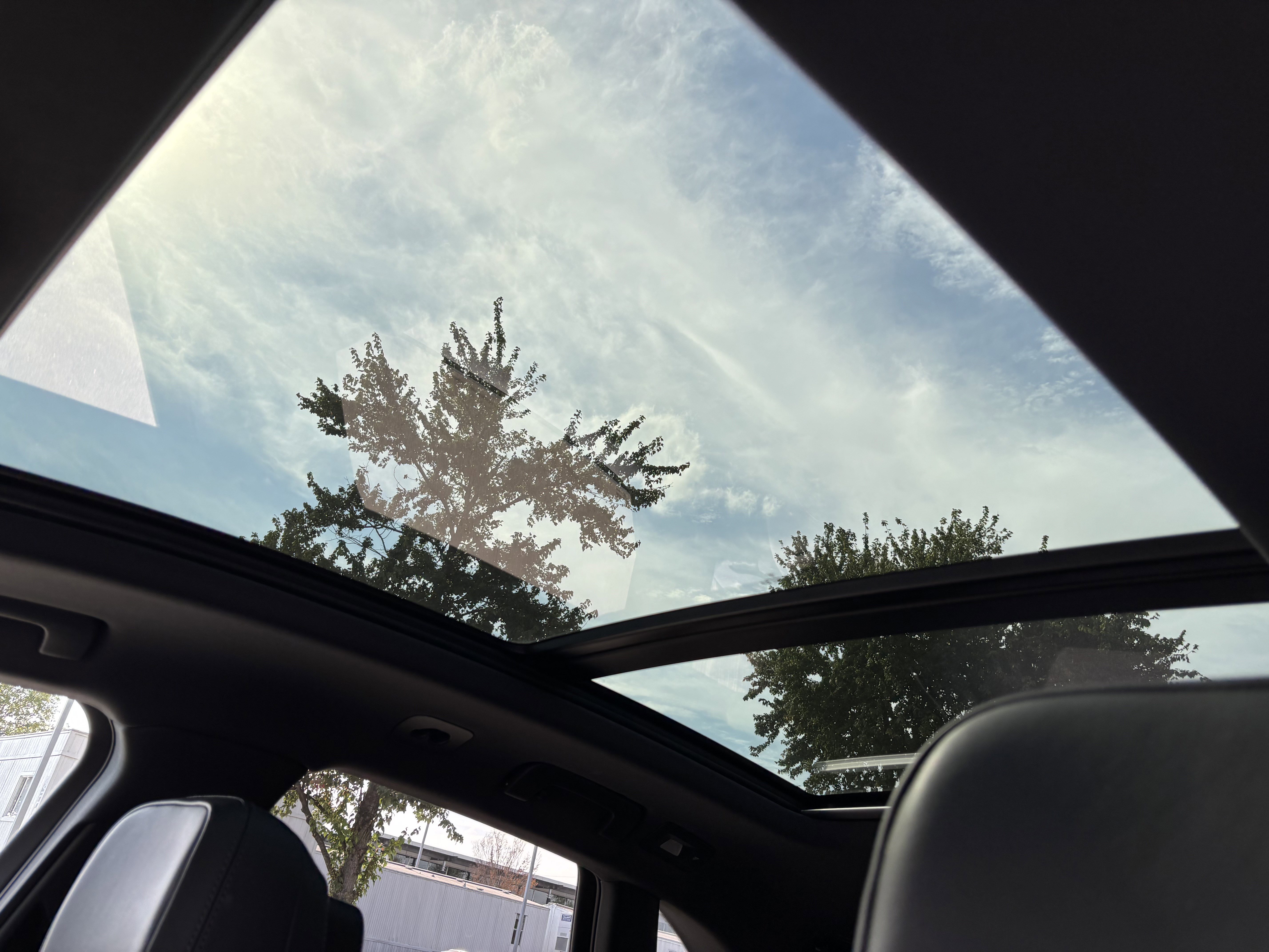 Used 2024 Porsche Macan image 32