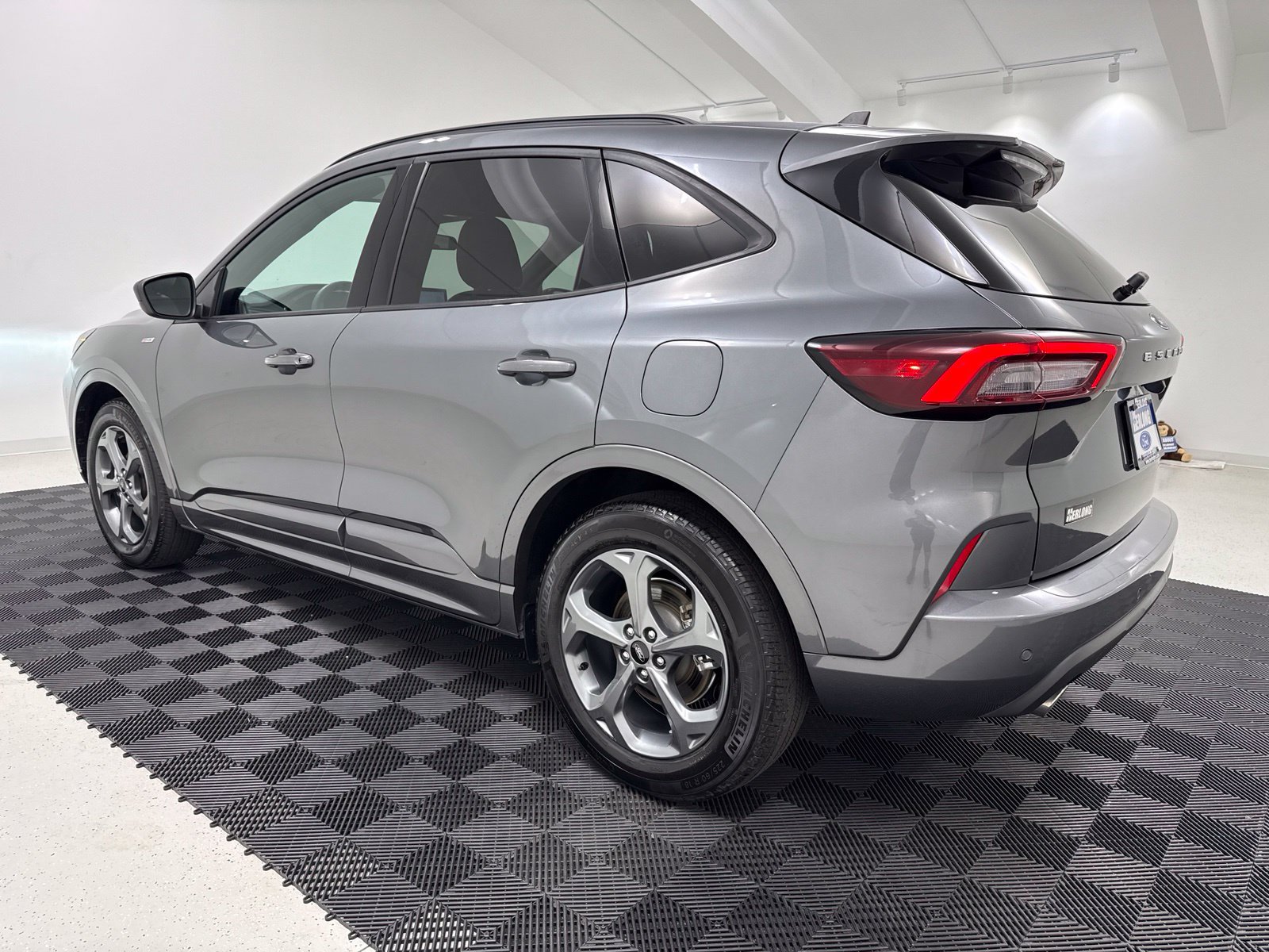 Used 2024 Ford Escape ST-Line w/ Tech Pack #1 FWD image 9