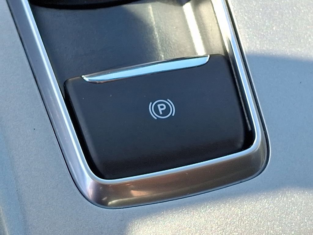 Used 2024 Ford Edge SEL image 25