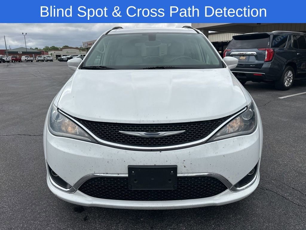 Used 2017 Chrysler Pacifica Touring-L w/ Tire & Wheel Group FWD image 9
