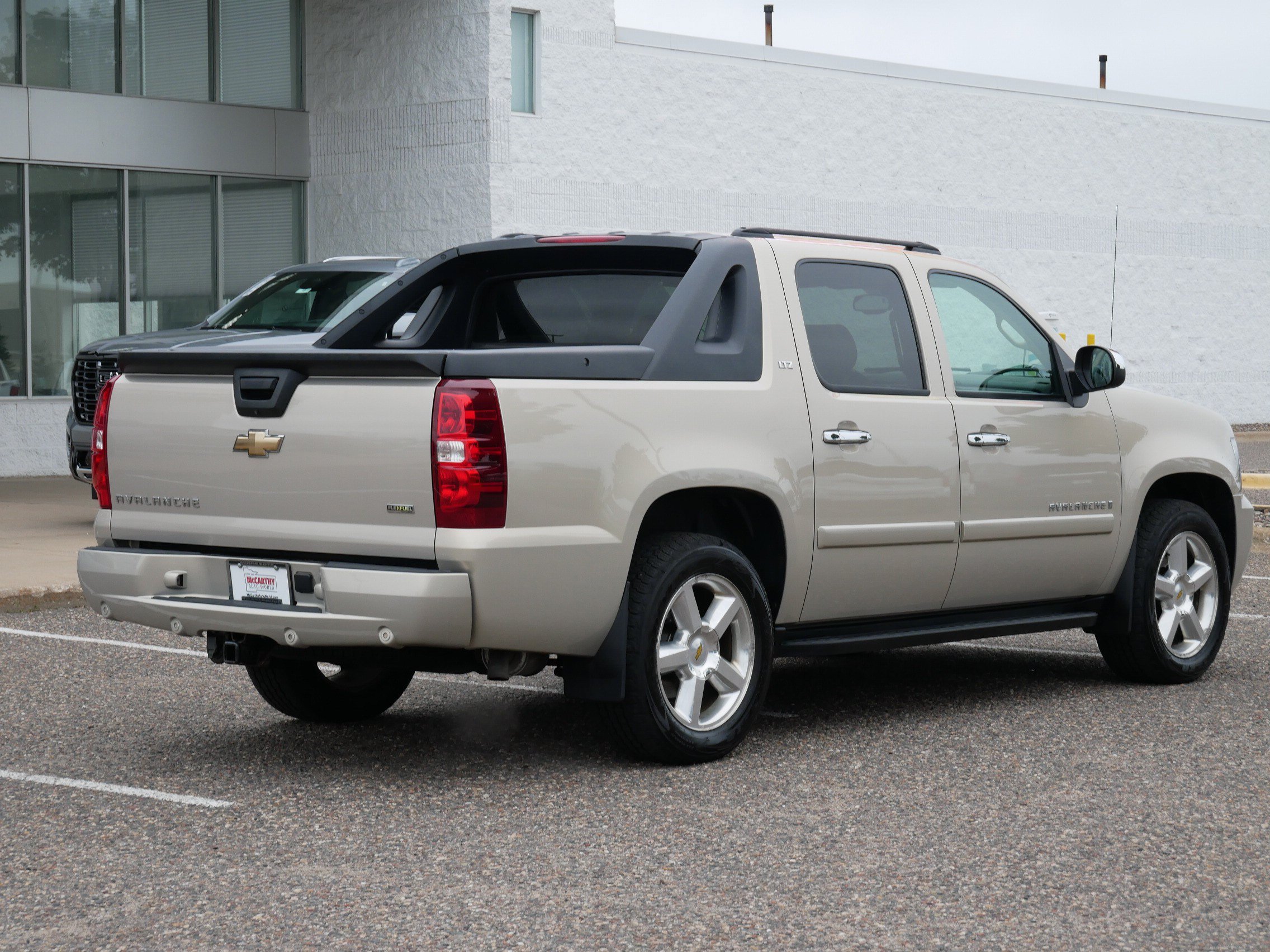 Used 2008 Chevrolet Avalanche LTZ w/ LTZ Preferred Equipment Group AWD/4WD image 3