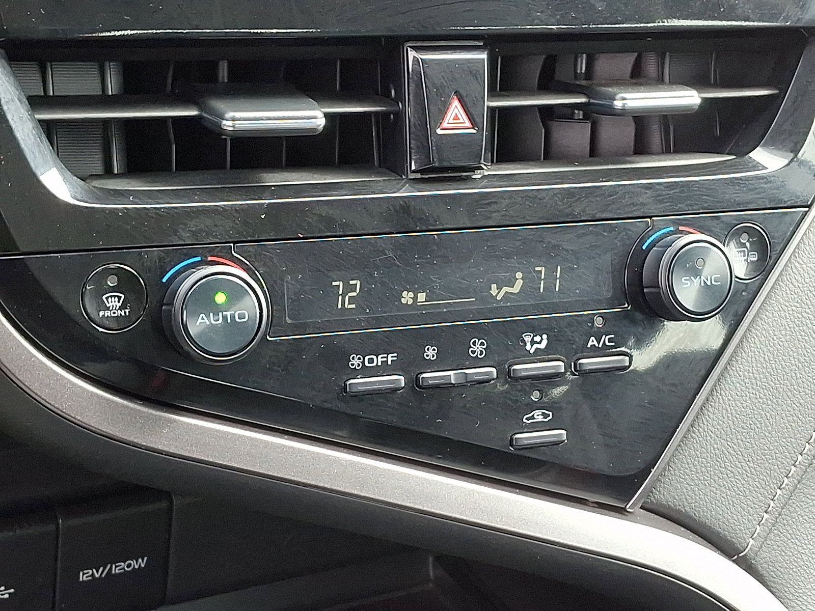 Used 2024 Toyota Camry SE image 15