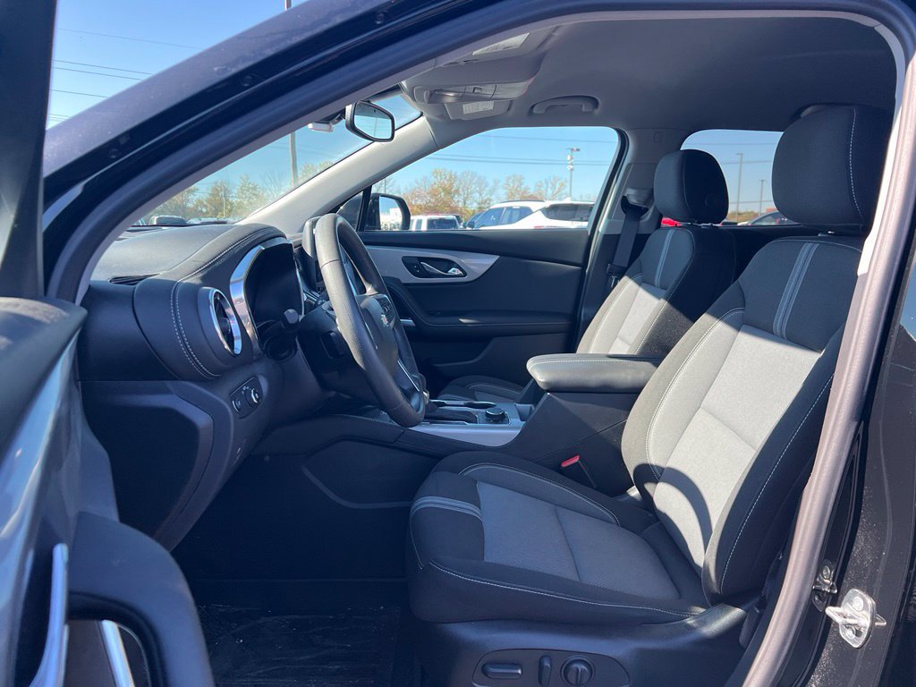 Used 2025 Chevrolet Blazer LT w/ Convenience Package FWD image 8