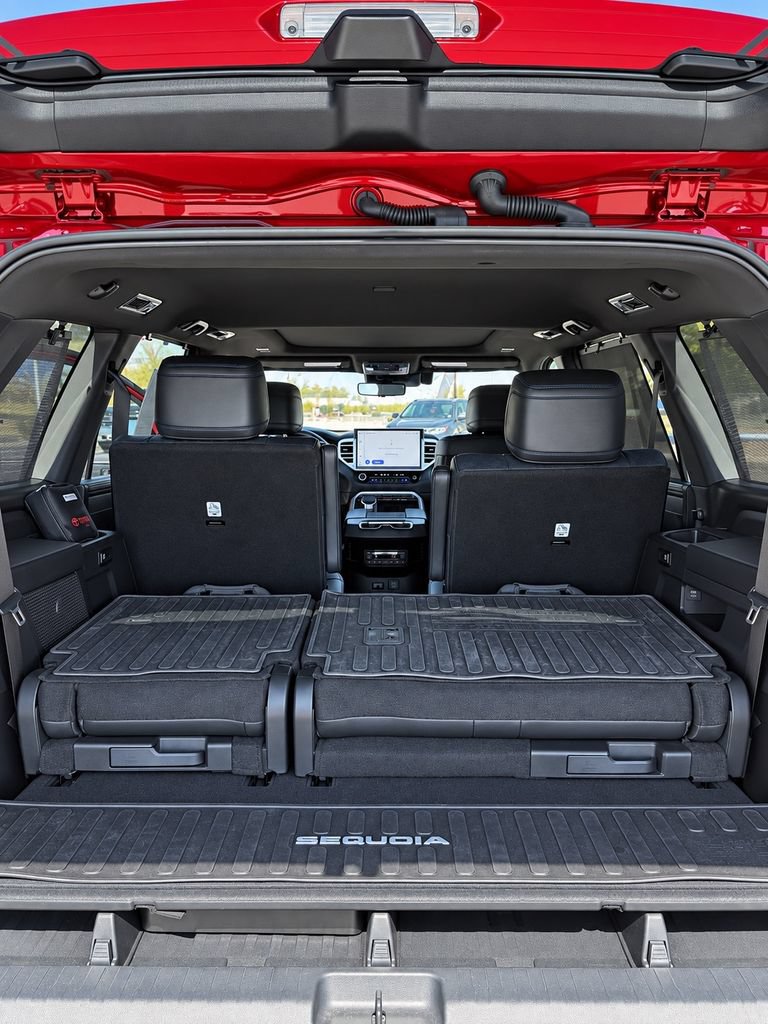 Used 2025 Toyota Sequoia Platinum AWD/4WD image 25