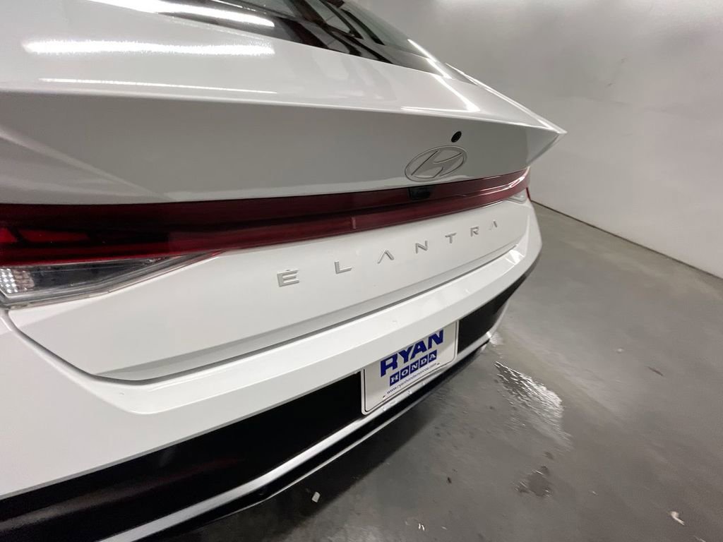 Used 2025 Hyundai Elantra SEL image 31